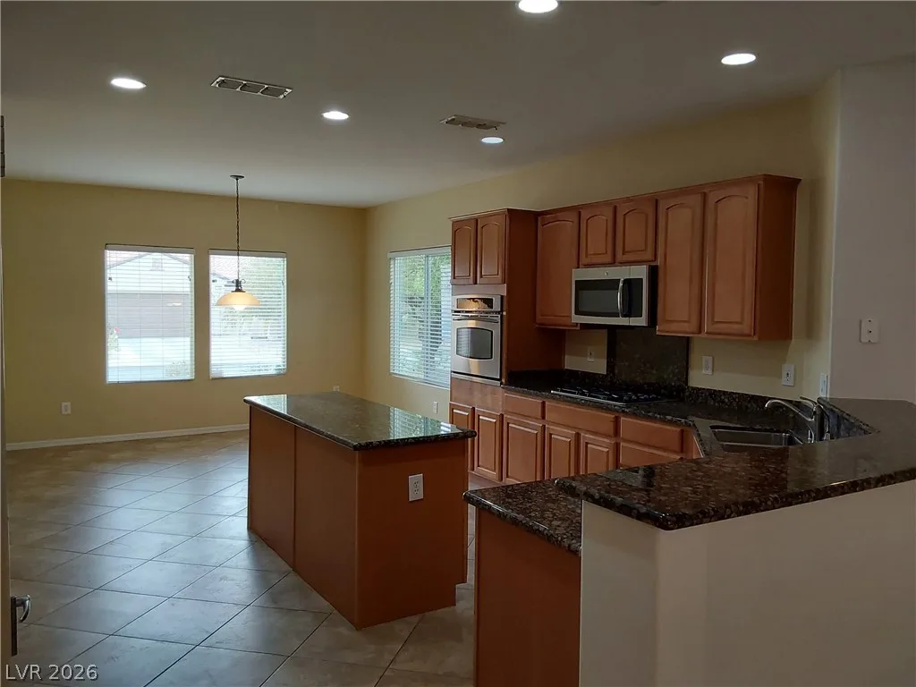 2140 Waterton Rivers Drive — photo 2