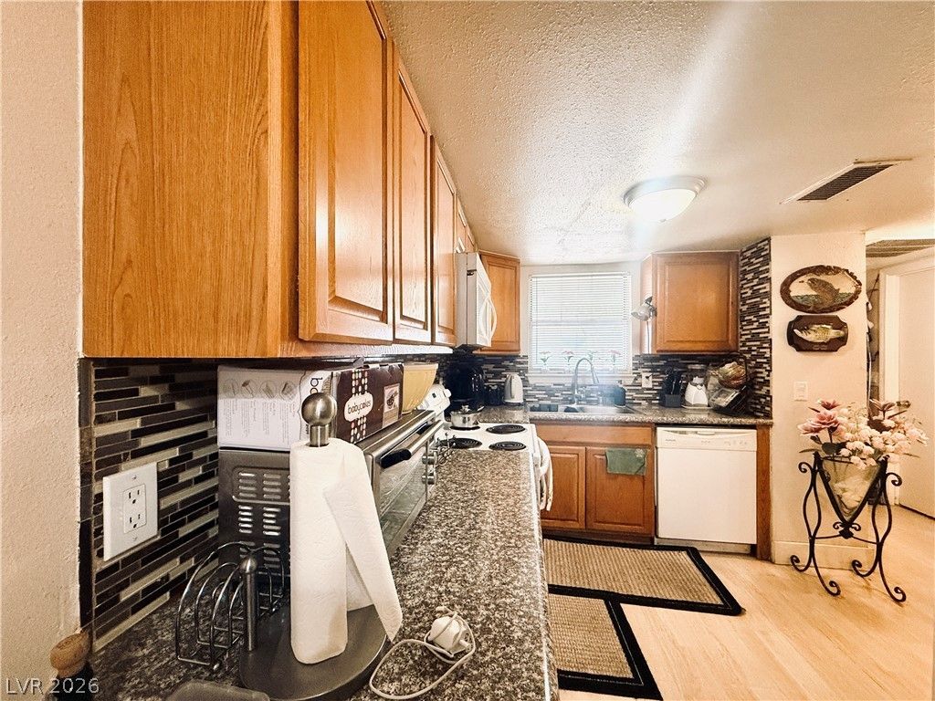 3823 South Maryland Parkway N9 — photo 3