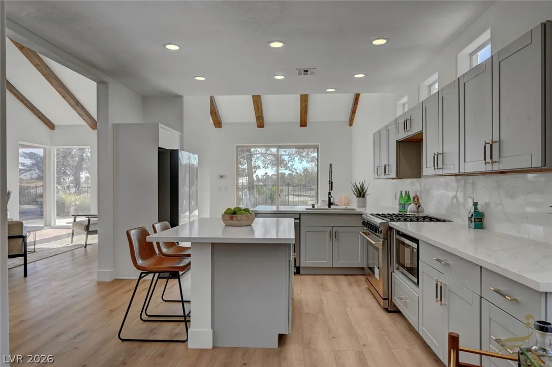8941 Diamond Falls Drive — photo 2