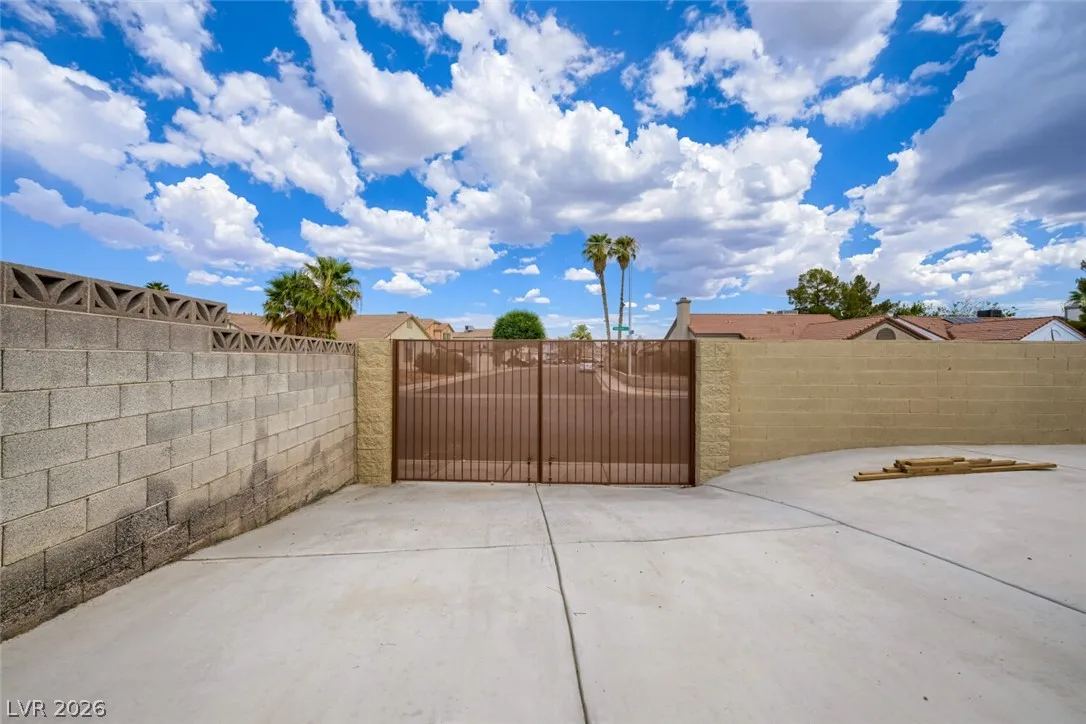 1548 Champagne Circle — photo 3