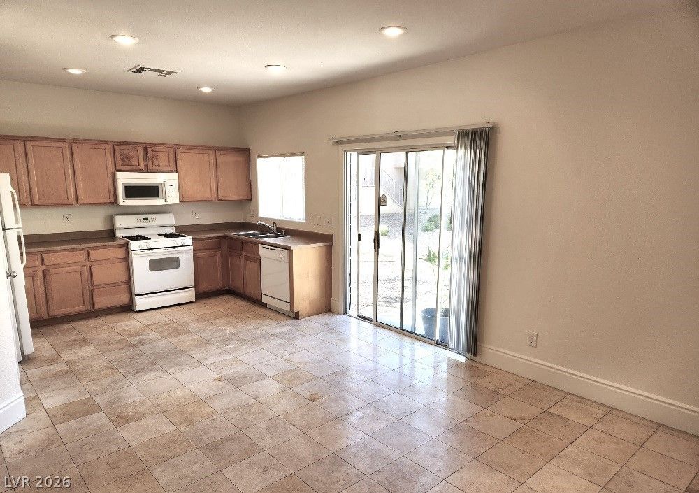 10544 Blanca Peak Avenue — photo 3