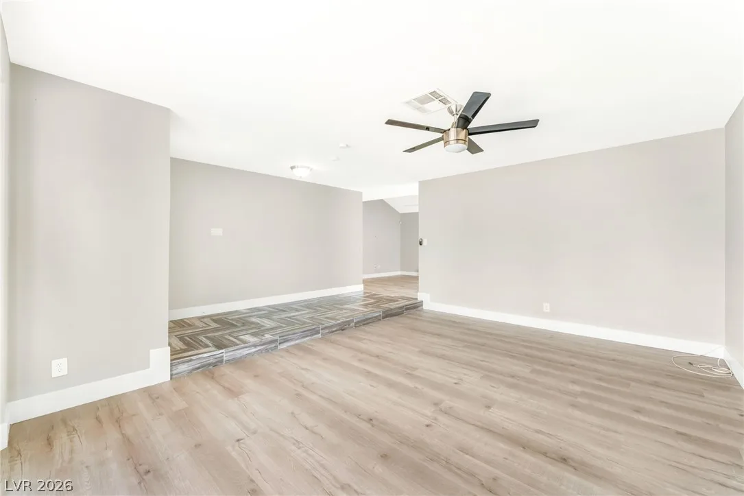 1713 BARNARD Drive — photo 4