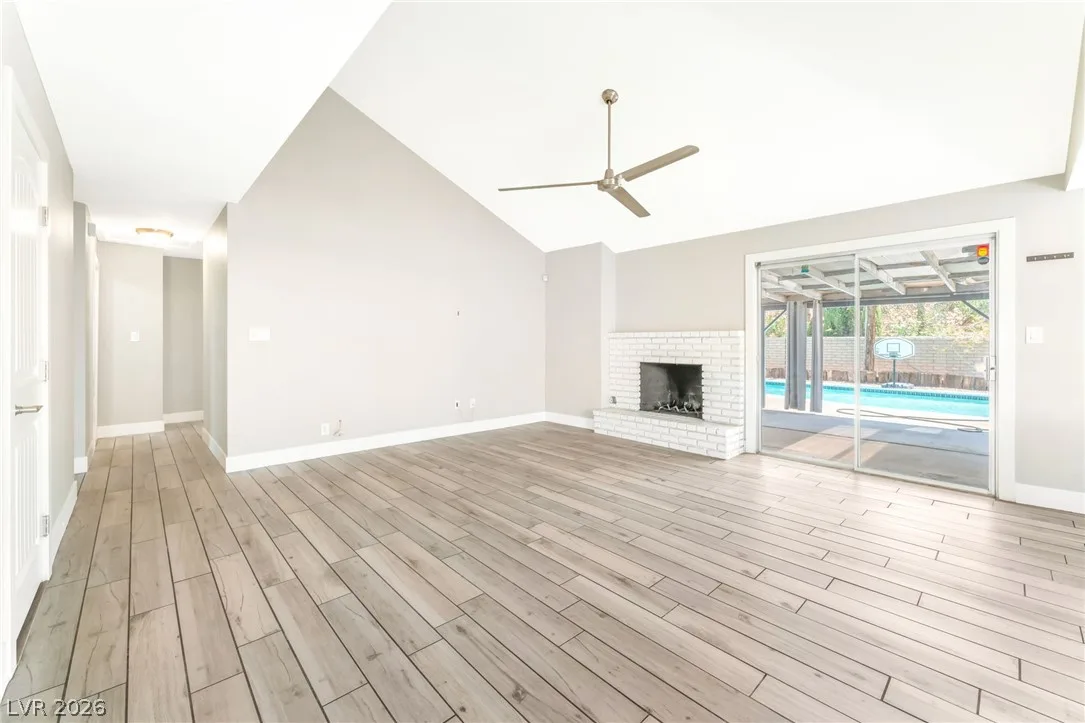 1713 BARNARD Drive — photo 5