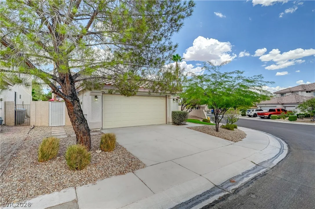 1717 Royal Canyon Drive — photo 2