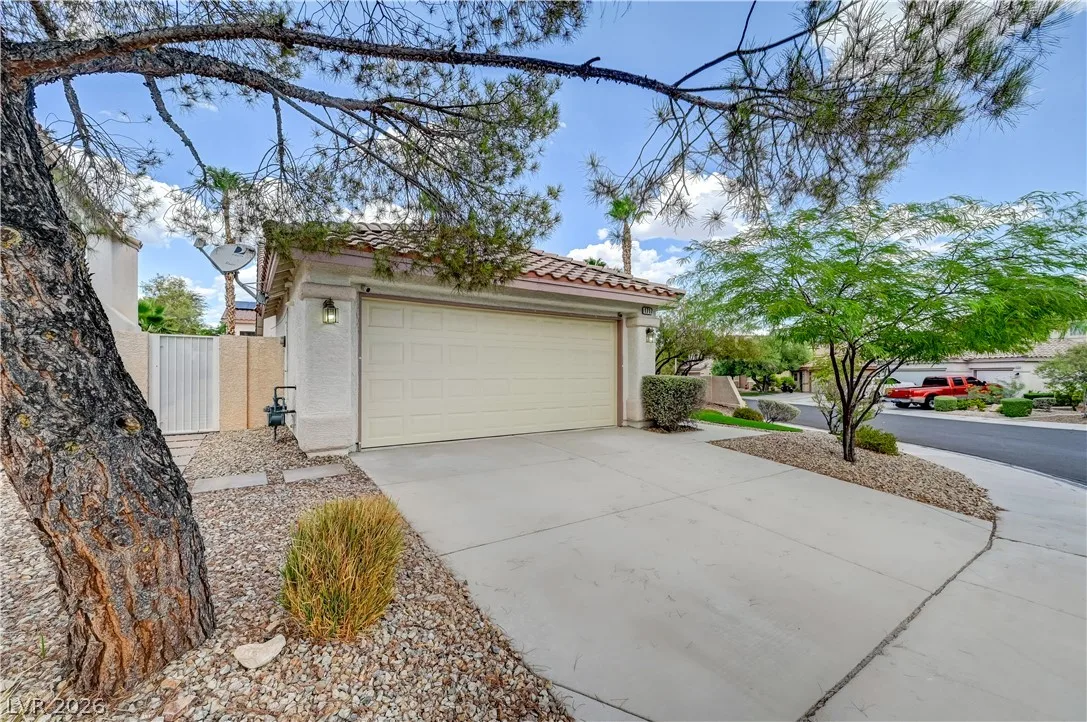 1717 Royal Canyon Drive — photo 3