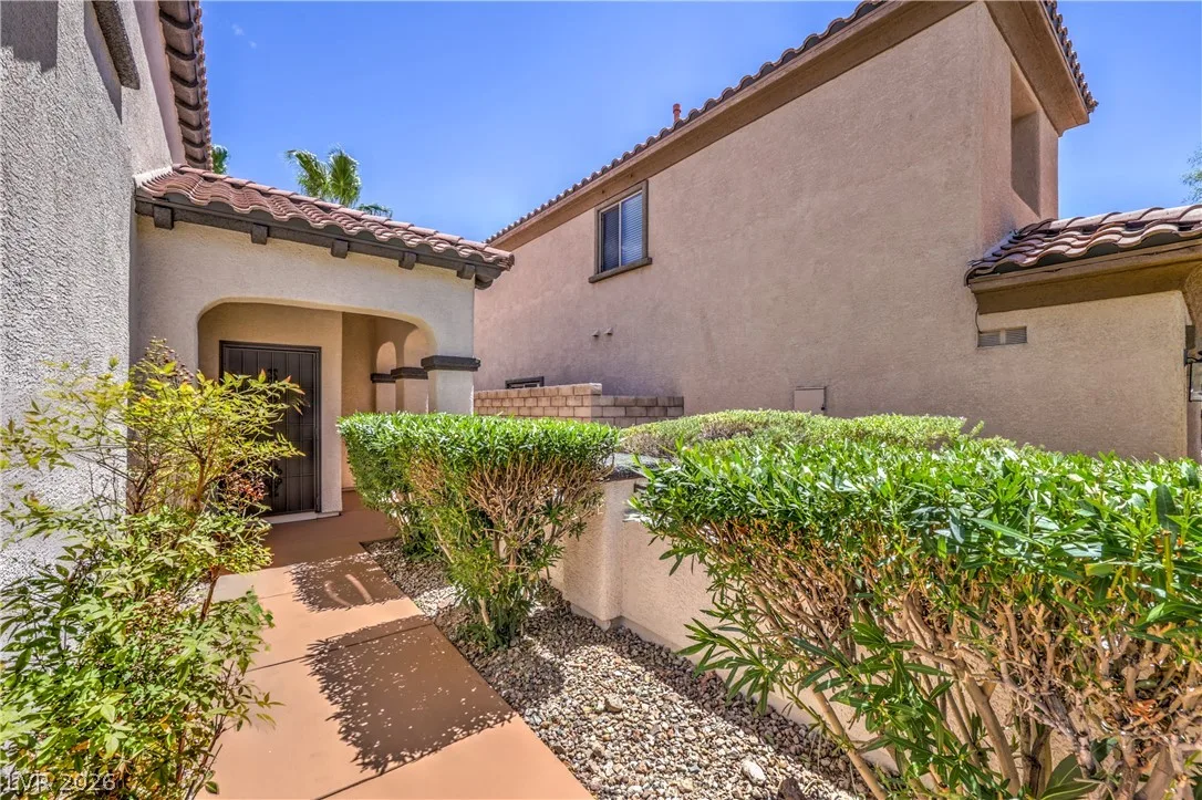 1064 CALVIA Street — photo 3