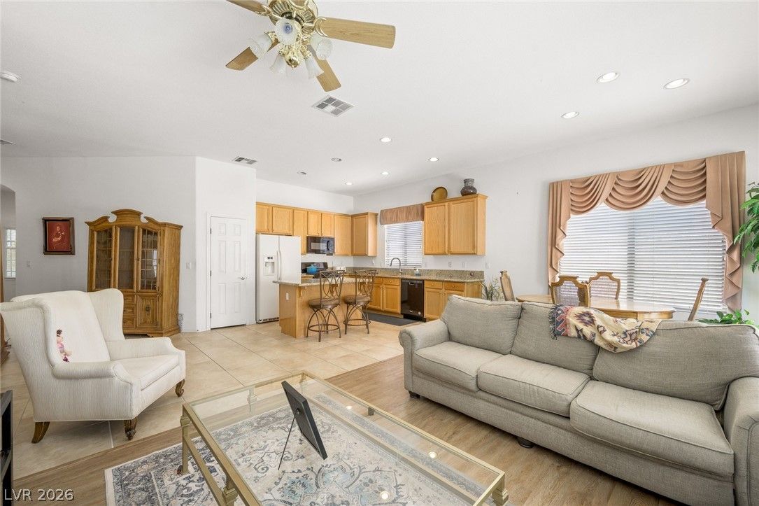 10860 Scamadella Street — photo 4