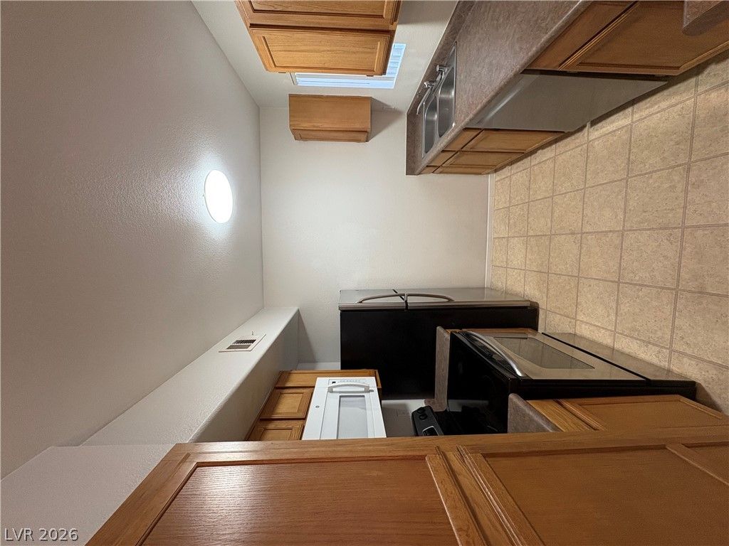 7255 West Sunset Road 2023 — photo 4 of 24