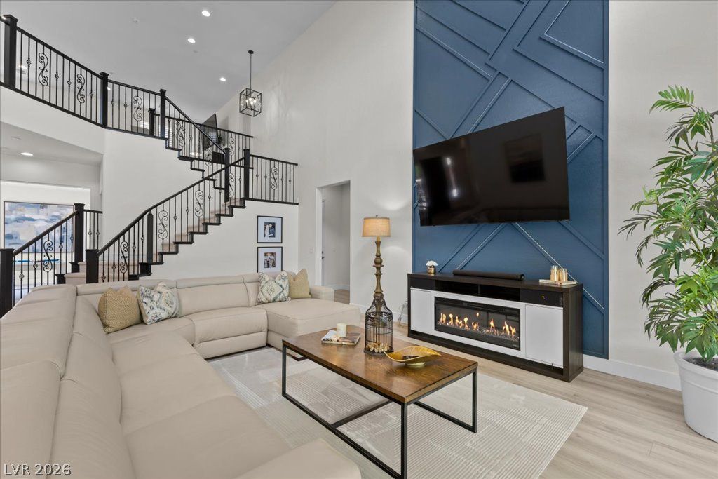 2828 Josephine Drive — photo 4