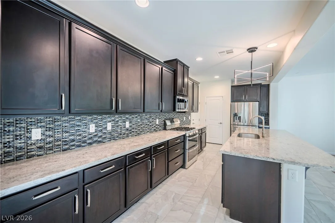 3045 Quiet Creek Avenue — photo 3