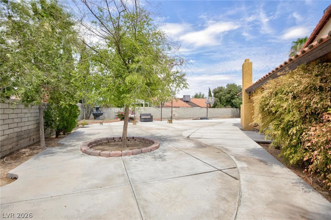 2201 Alia Court — photo 4