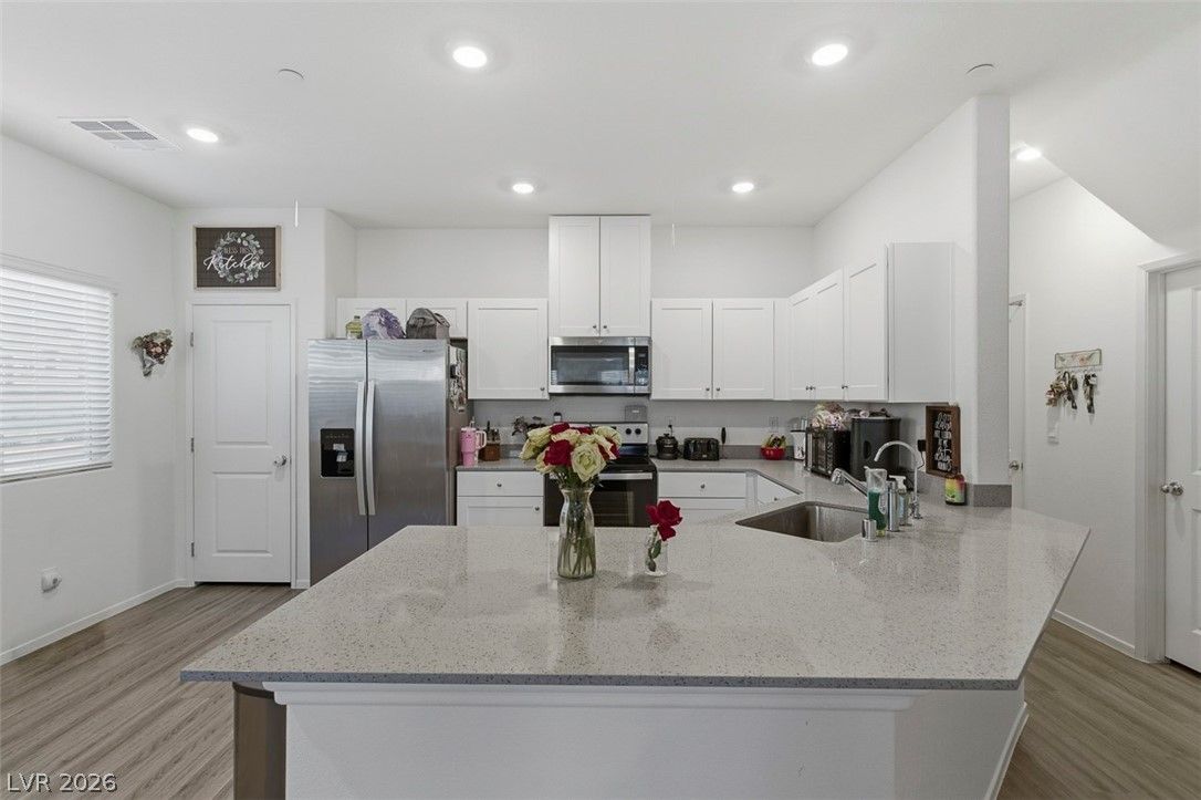 4760 Equinox Sky Avenue 2 — photo 4