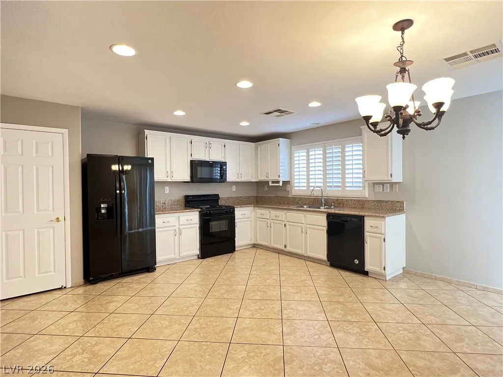 8048 Windmill Villa Street — photo 2