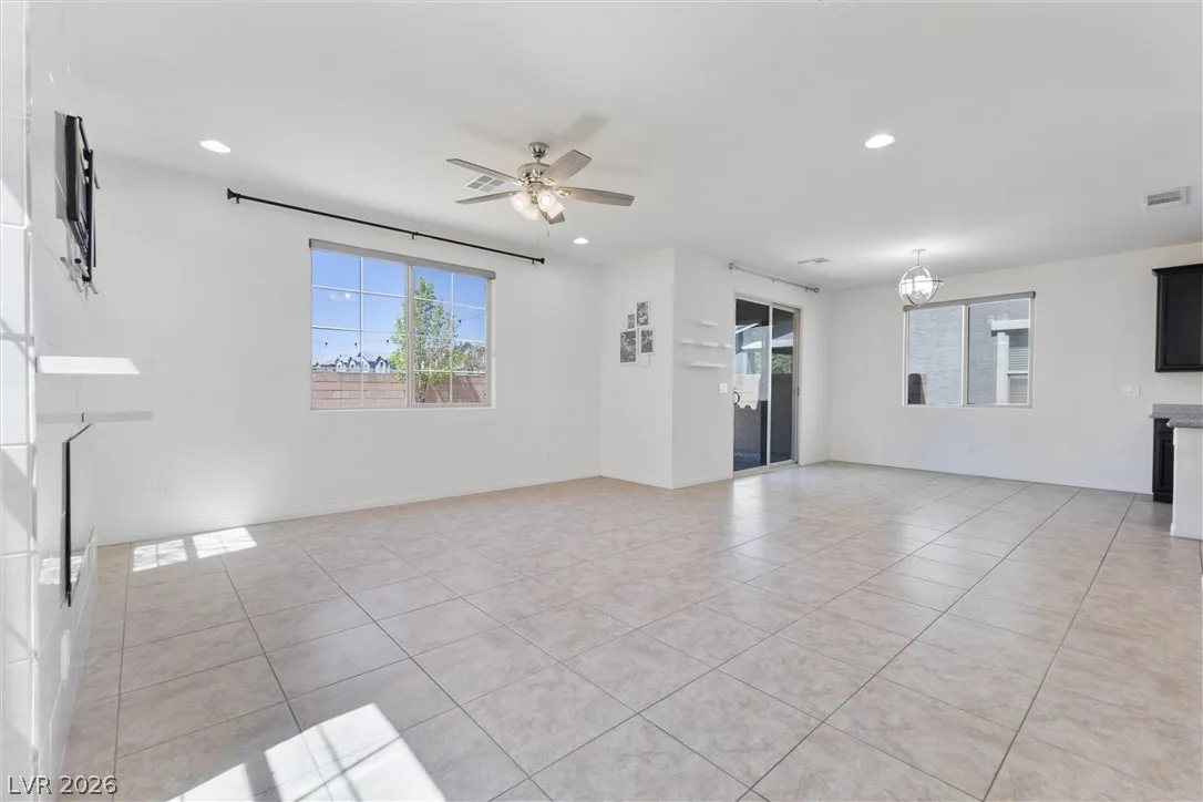 10925 Jordyn Hill Street — photo 4