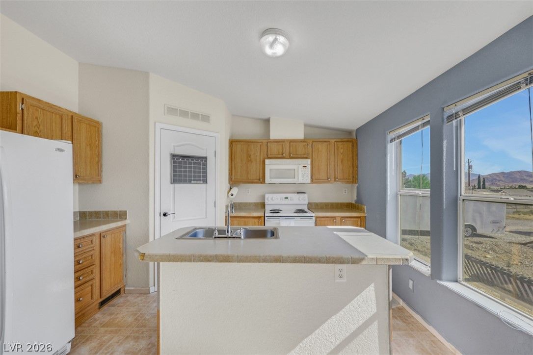 1550 Sky Road — photo 3