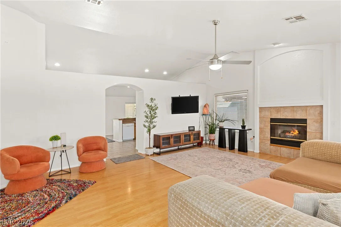 3417 Thom Boulevard — photo 3