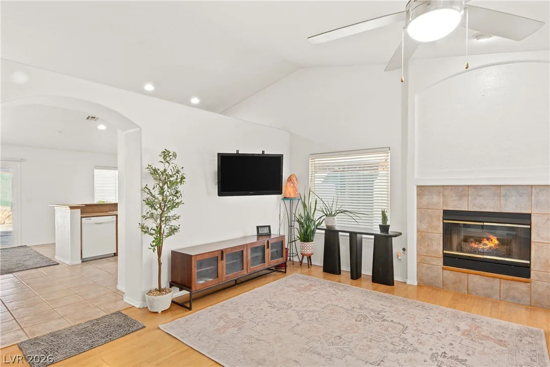 3417 Thom Boulevard — photo 4