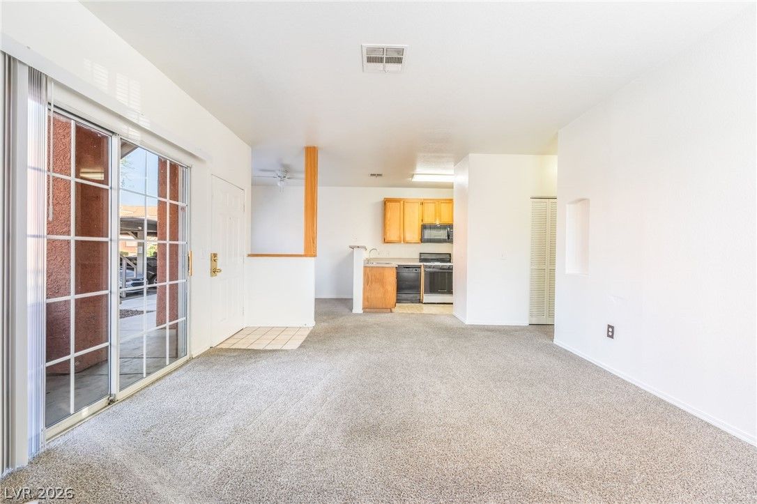 4730 East Craig Road 1034 — photo 5 of 19