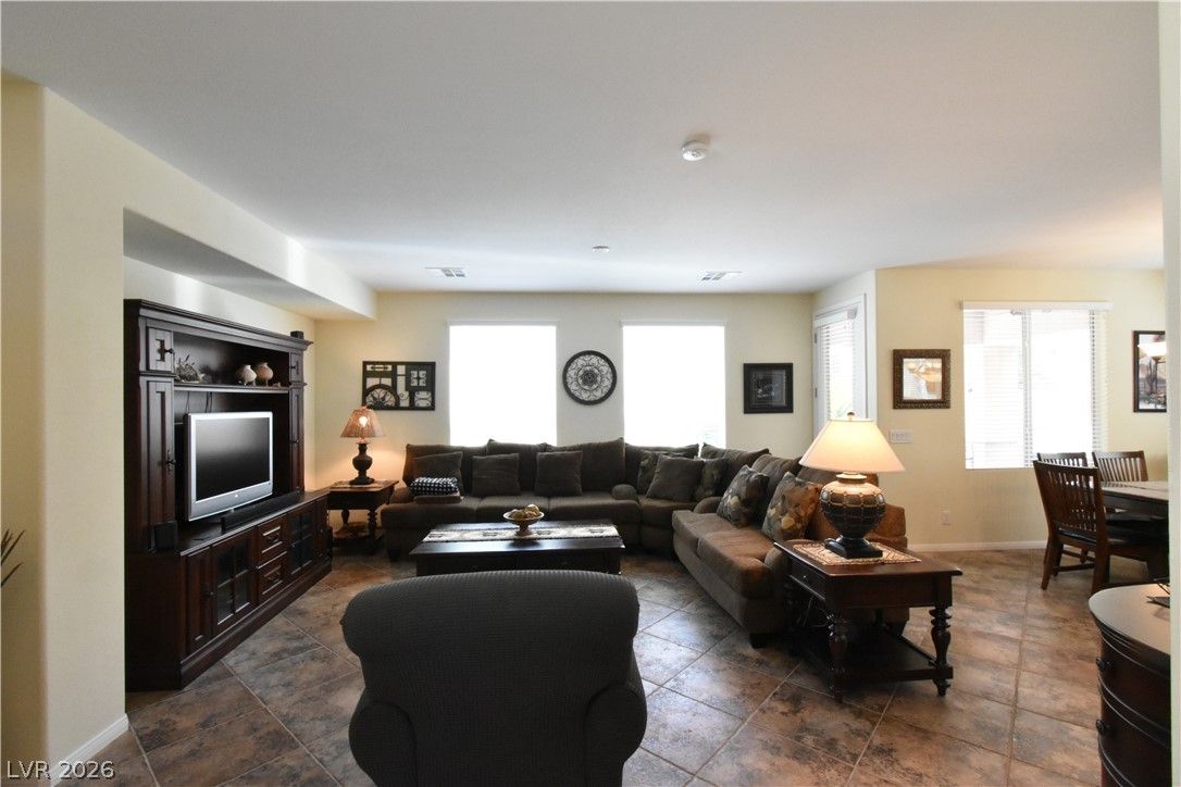 6153 Pine Banks Court — photo 4 of 35