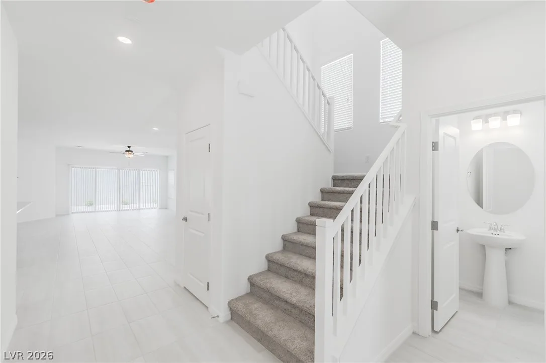 5749 Tioga Way — photo 3