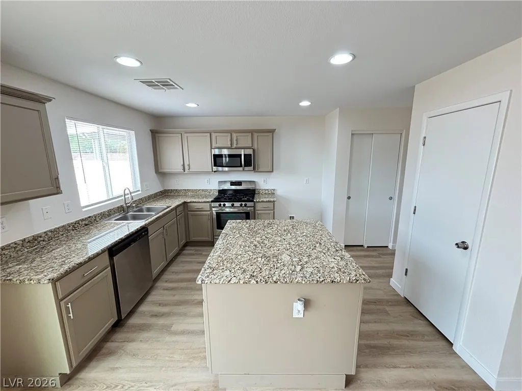 1729 Ronzard Avenue — photo 3