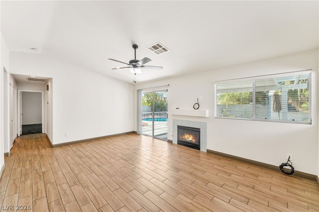 2027 Fountain Valley Way — photo 2