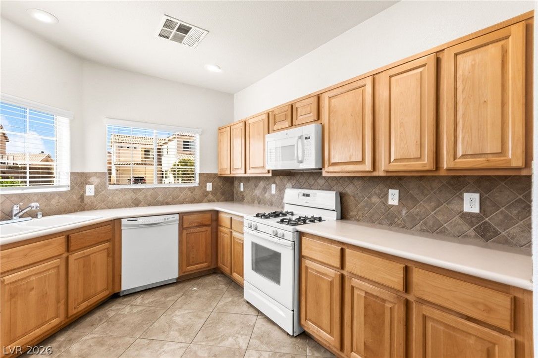 8960 Catfish Stream Avenue — photo 3