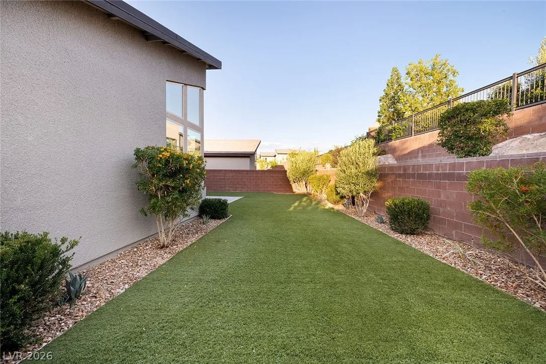 9689 Starlight Ridge Avenue — photo 3