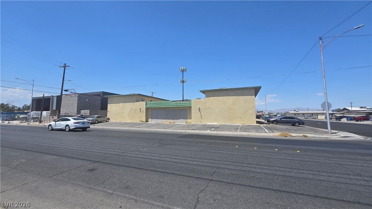 2405 McCarran Street — photo 2