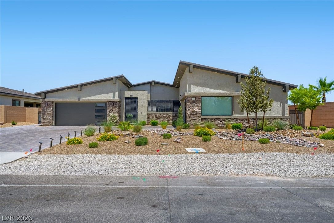 8310 West Camero Avenue — photo 2