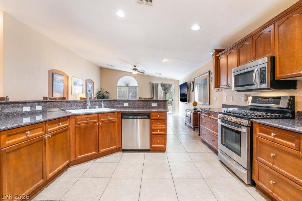 11261 Playa Caribe Avenue — photo 5 of 22