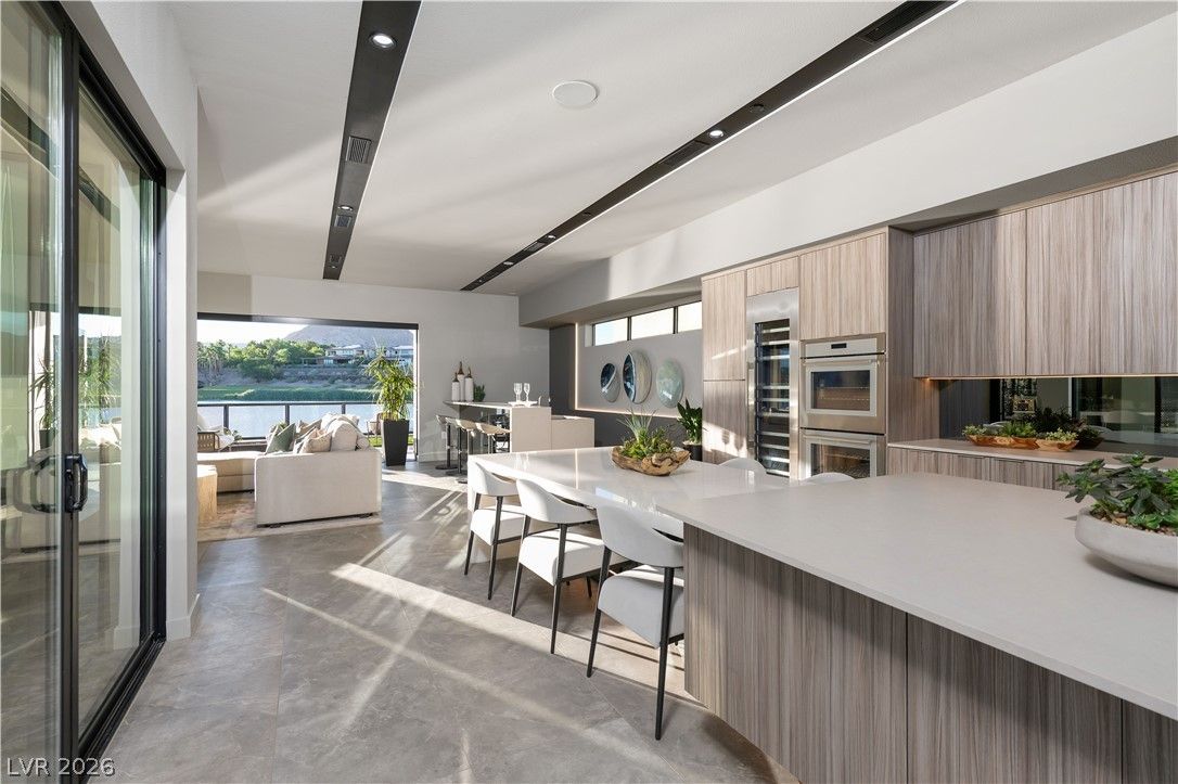 28 Heron Harbour Drive — photo 4 of 12