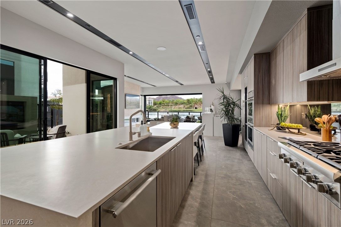 28 Heron Harbour Drive — photo 5 of 12