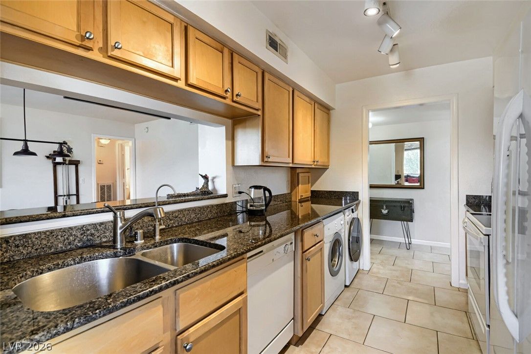 2843 Geary Place 3108 — photo 5 of 30