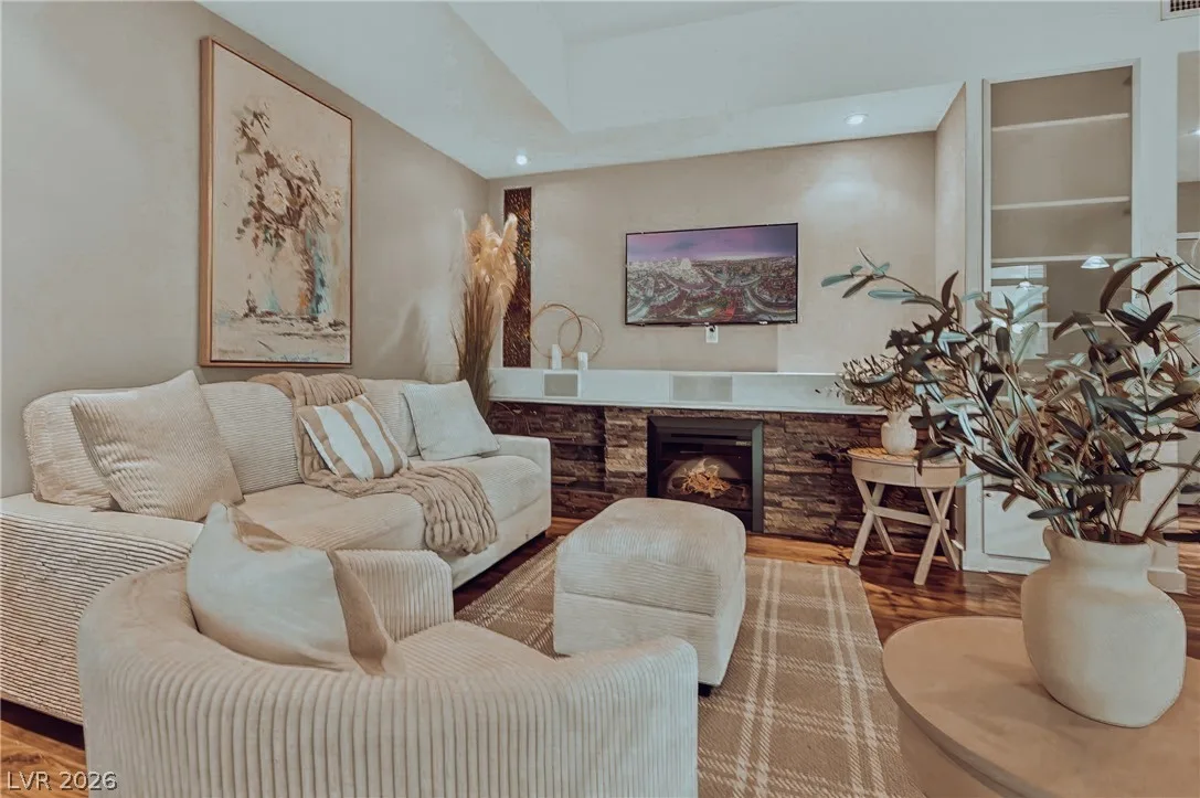 3111 Bel Air Drive 202 — photo 2
