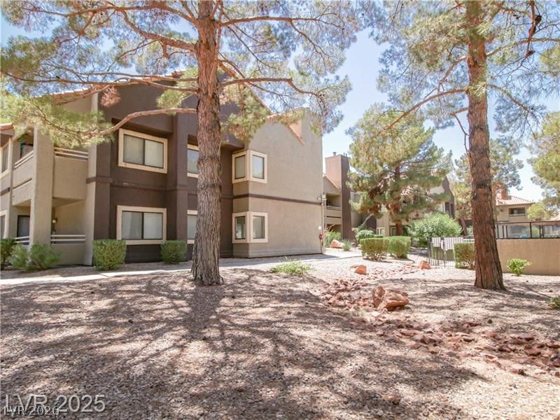 5042 South Rainbow Boulevard 103 — photo 4 of 14