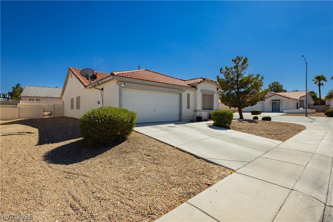 717 Bright Lights Avenue — photo 3