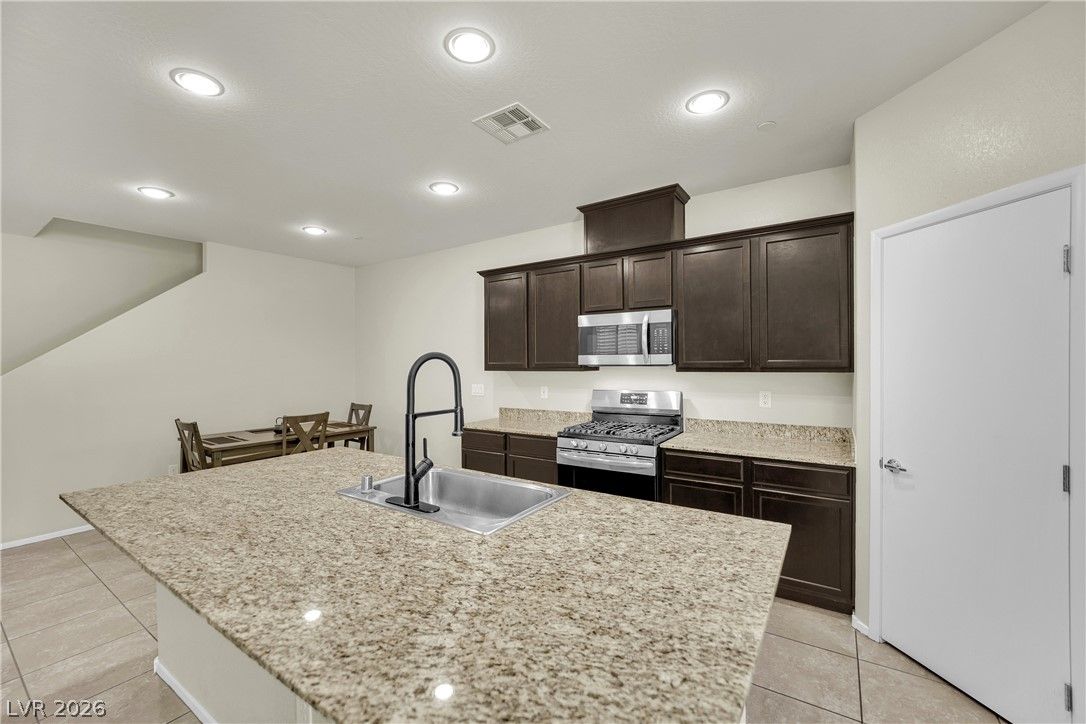 4132 Juanita May Avenue — photo 2