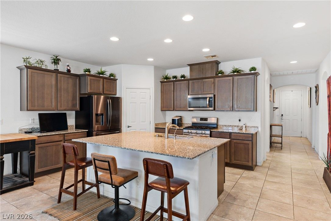 5724 Swan Bridge Street — photo 2 of 30