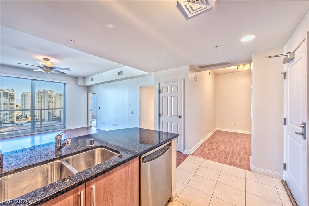 200 Sahara Avenue 2507 — photo 2