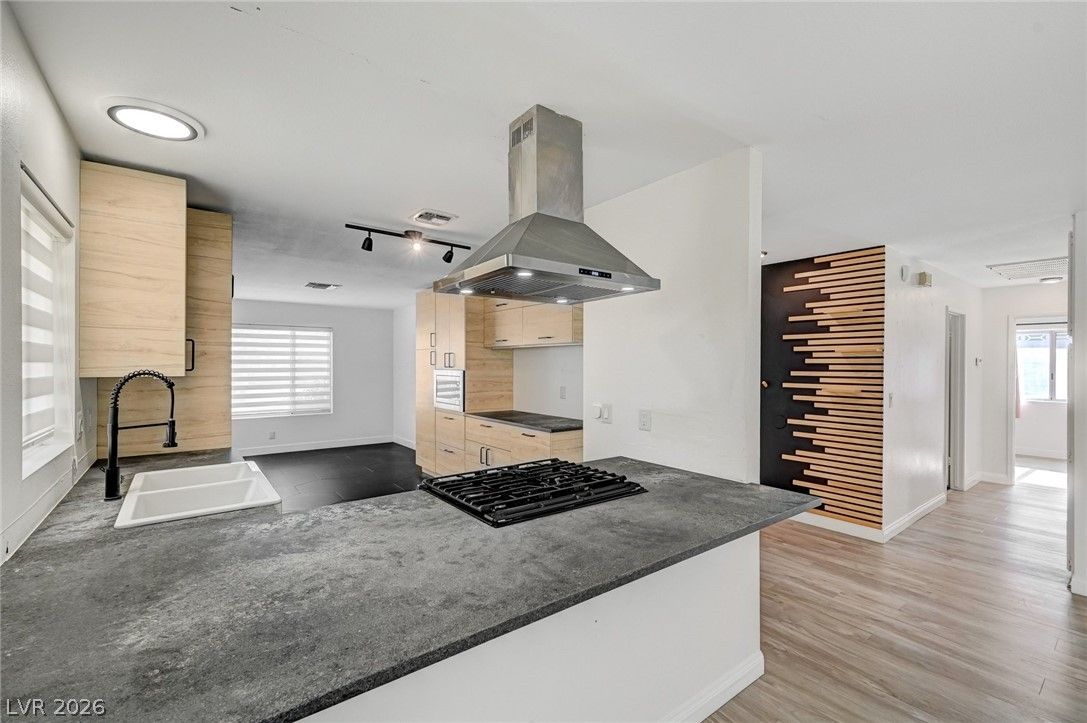 7128 Montcliff Avenue — photo 3