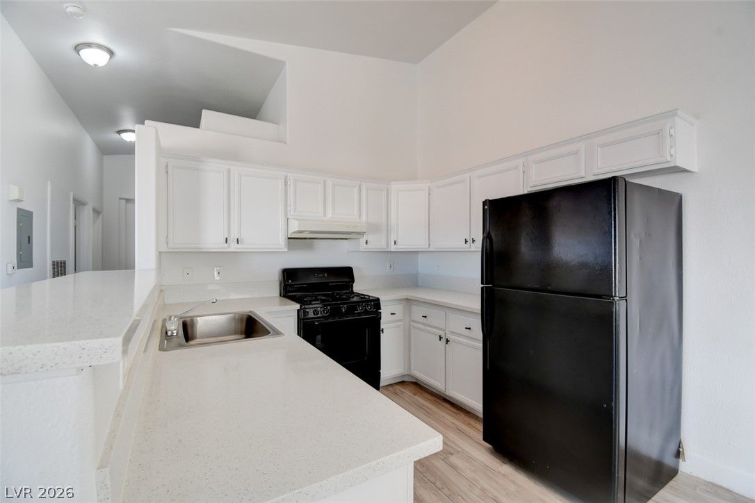 2110 Los Feliz Street 2084 — photo 2 of 34