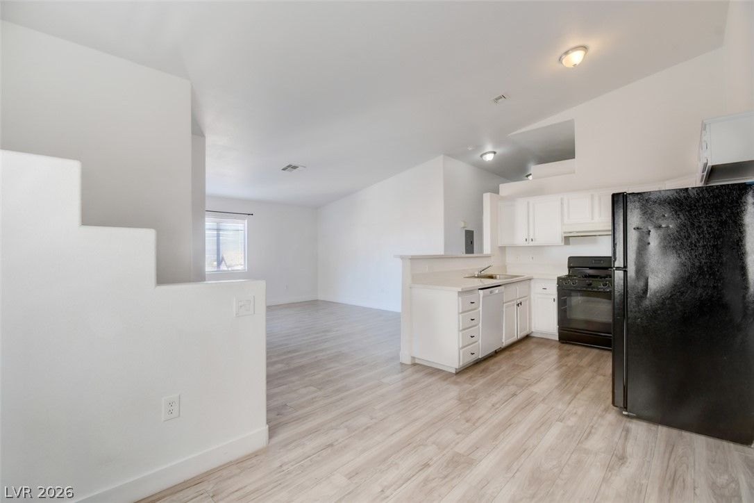 2110 Los Feliz Street 2084 — photo 3 of 34