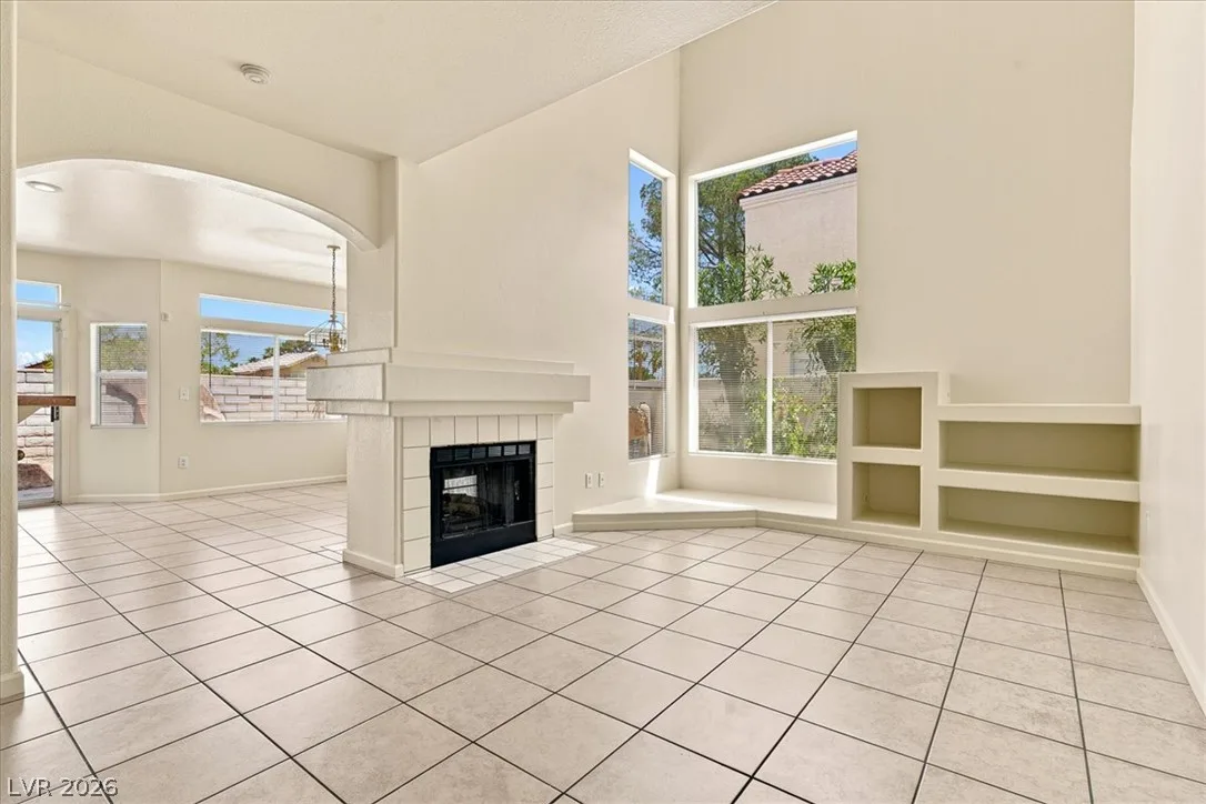 2576 Silver Shadow Drive — photo 4