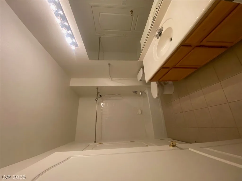 700 Carnegie Street 3813 — photo 2