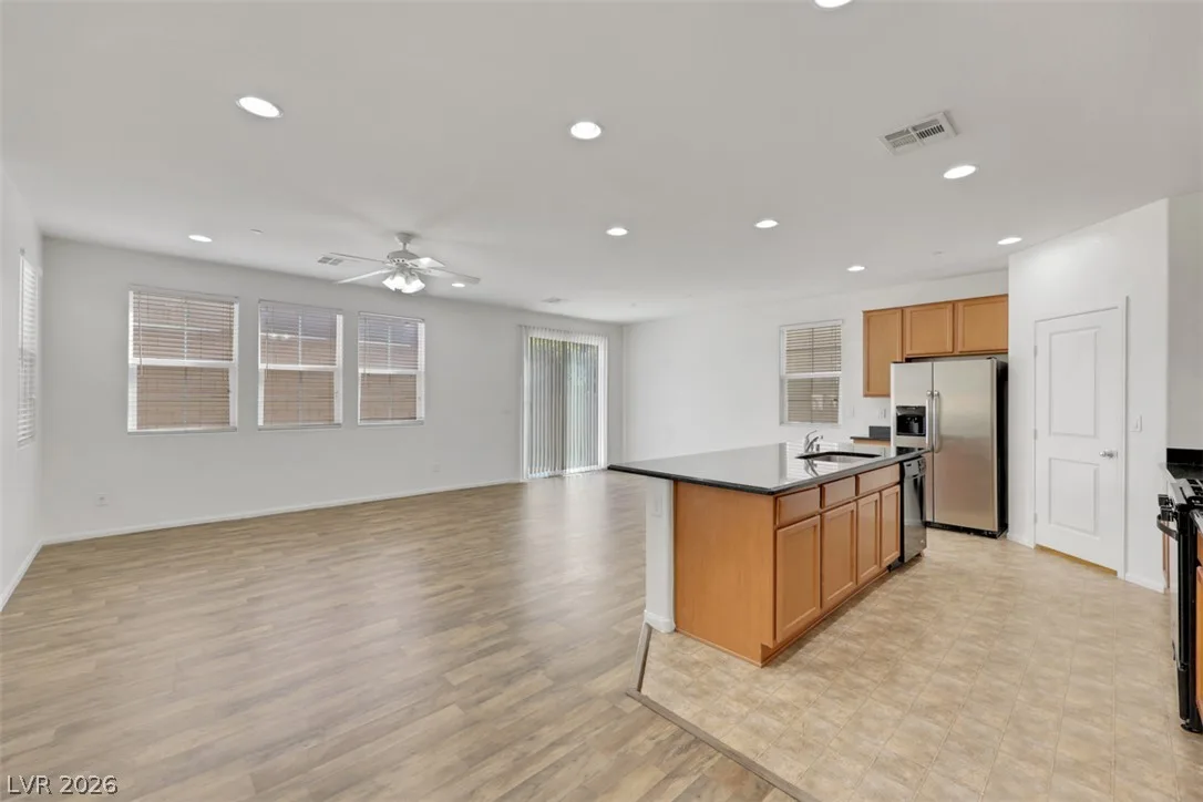 935 SPIRACLE Avenue 0 — photo 3