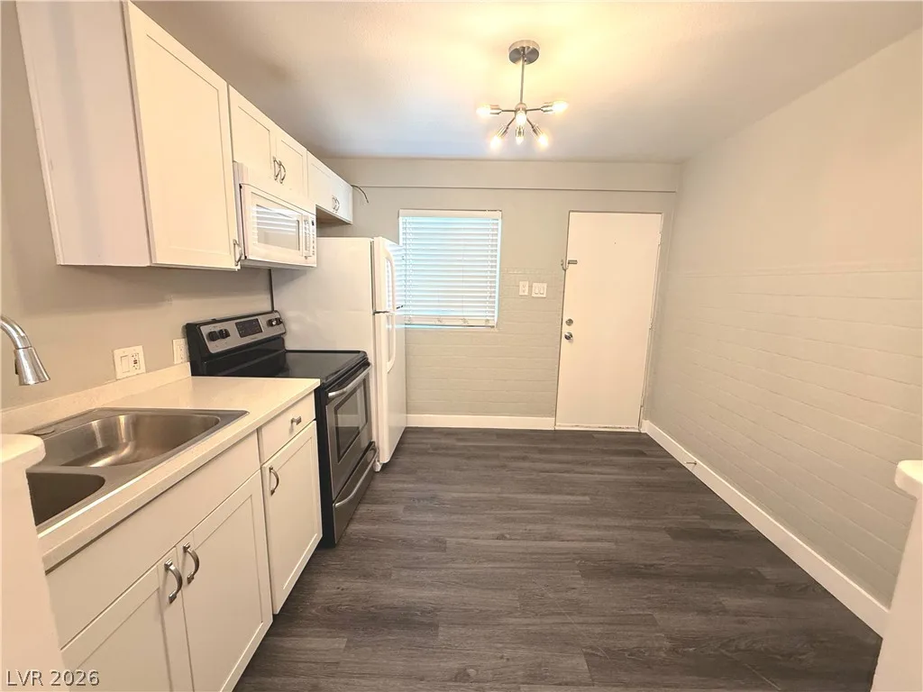 221 South 10th Street 8 — photo 3