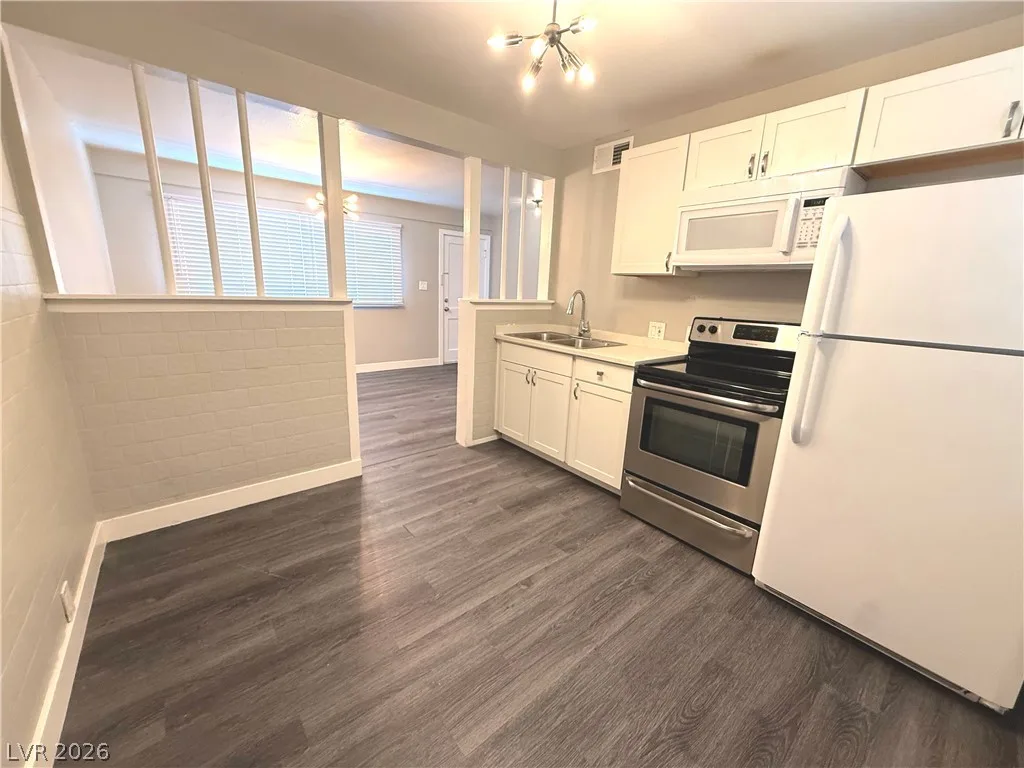 221 South 10th Street 8 — photo 4