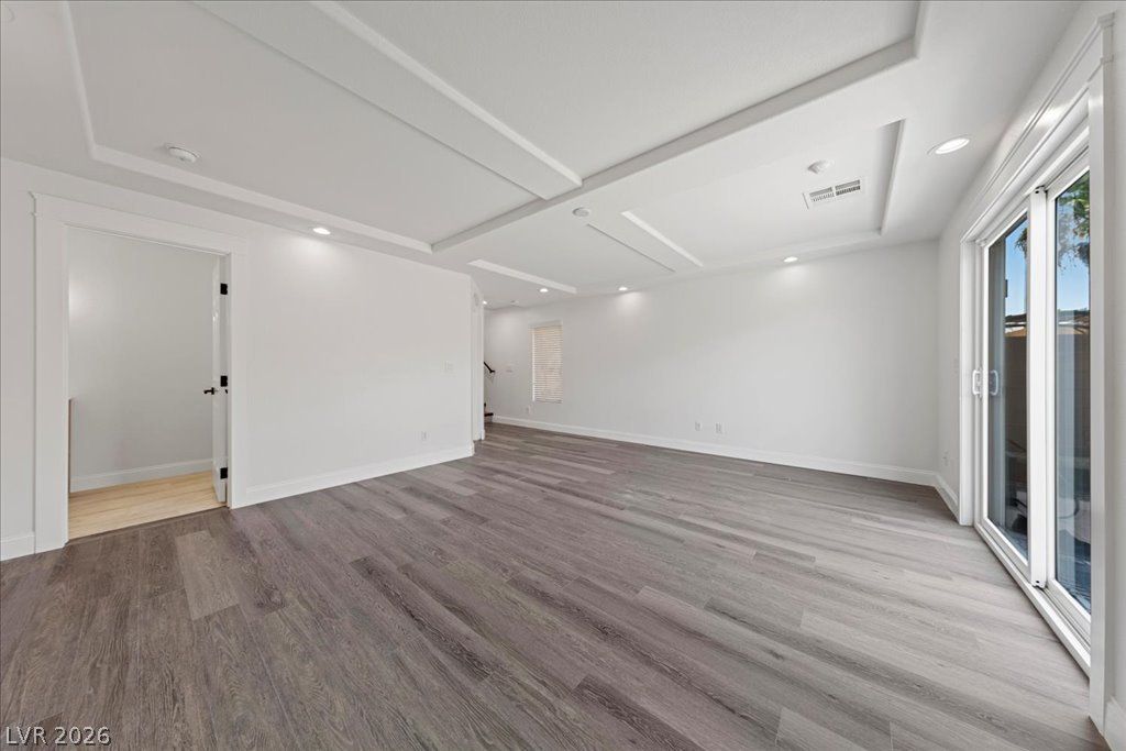 6050 Belvedere Canyon Avenue — photo 4 of 27