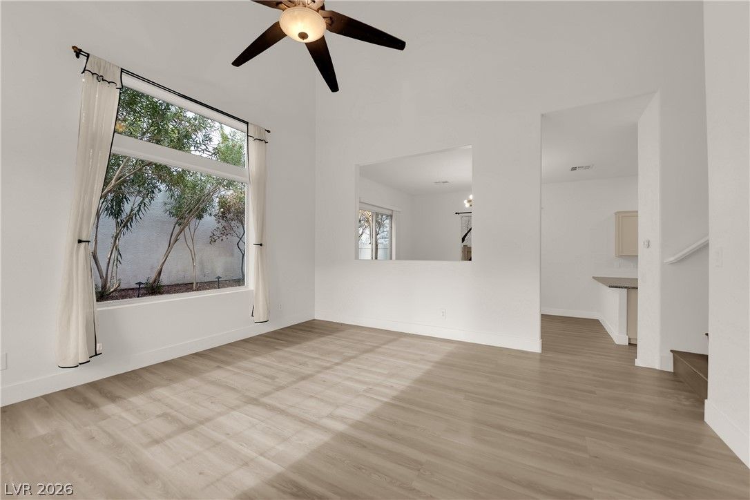 1529 Tillman Falls Avenue — photo 5